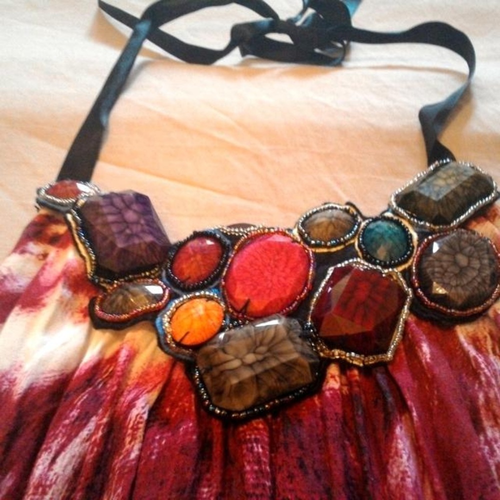 TIE DYE SHIRT WITH NECK TIE AND COLORED STONES